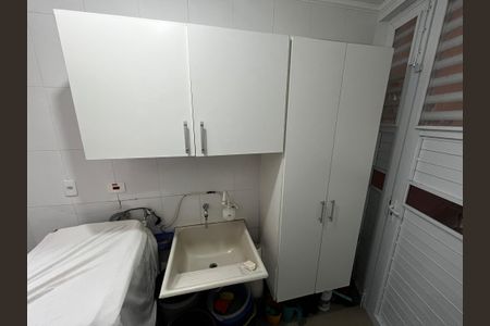 Casa à venda com 177m², 3 quartos e 2 vagas Casa à venda com 177m², 3 quartos e 2 vagasÁrea de Serviço