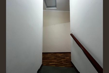 Casa à venda com 177m², 3 quartos e 2 vagas Casa à venda com 177m², 3 quartos e 2 vagasEscada