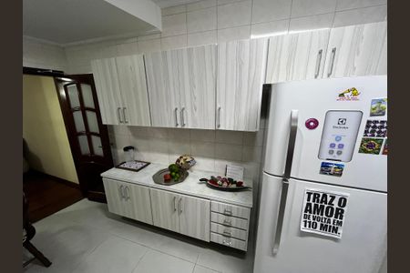 Casa à venda com 177m², 3 quartos e 2 vagas Casa à venda com 177m², 3 quartos e 2 vagasCozinha