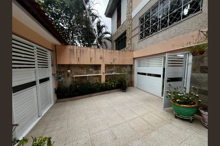 Casa à venda com 177m², 3 quartos e 2 vagas Casa à venda com 177m², 3 quartos e 2 vagasGaragem