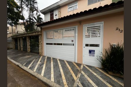 Casa à venda com 177m², 3 quartos e 2 vagas Casa à venda com 177m², 3 quartos e 2 vagasFachada/Placa