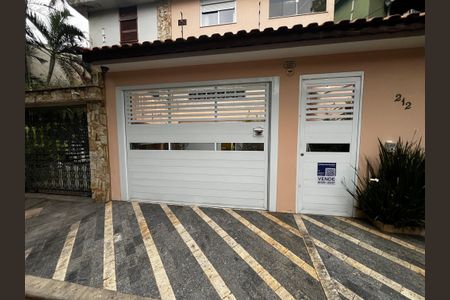 Casa à venda com 177m², 3 quartos e 2 vagas Casa à venda com 177m², 3 quartos e 2 vagasFachada/Placa