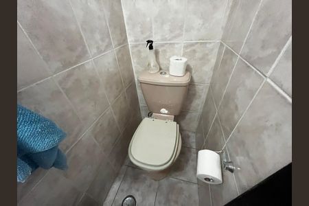 Casa à venda com 177m², 3 quartos e 2 vagas Casa à venda com 177m², 3 quartos e 2 vagasBanheiro da garagem