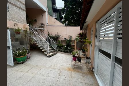 Casa à venda com 177m², 3 quartos e 2 vagas Casa à venda com 177m², 3 quartos e 2 vagasÁrea Externa