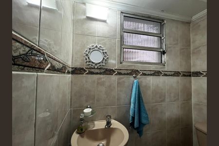 Casa à venda com 177m², 3 quartos e 2 vagas Casa à venda com 177m², 3 quartos e 2 vagasBanheiro da garagem