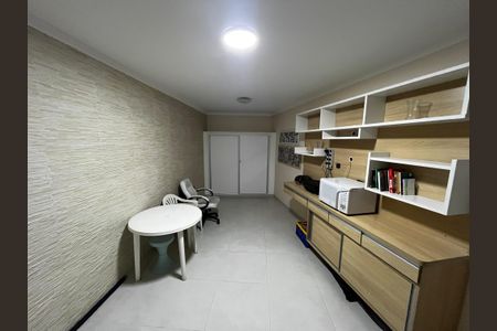 Casa à venda com 177m², 3 quartos e 2 vagas Casa à venda com 177m², 3 quartos e 2 vagasQuarto de Serviço