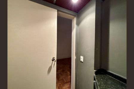 Apartamento à venda com 280m², 3 quartos e 2 vagas Apartamento à venda com 280m², 3 quartos e 2 vagasLavabo