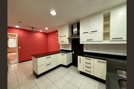 Apartamento à venda com 280m², 3 quartos e 2 vagas Apartamento à venda com 280m², 3 quartos e 2 vagasCozinha