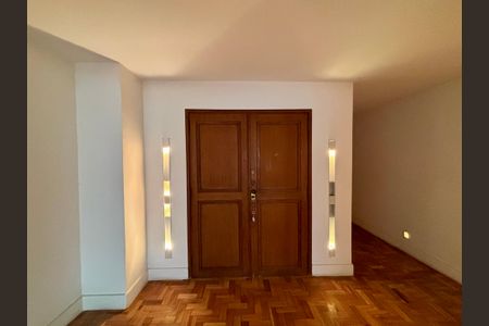 Apartamento à venda com 280m², 3 quartos e 2 vagas Apartamento à venda com 280m², 3 quartos e 2 vagasSala - hall de entrada