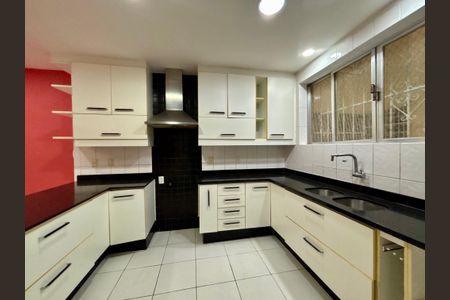 Apartamento à venda com 280m², 3 quartos e 2 vagas Apartamento à venda com 280m², 3 quartos e 2 vagasCozinha