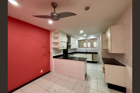 Apartamento à venda com 280m², 3 quartos e 2 vagas Apartamento à venda com 280m², 3 quartos e 2 vagasCozinha