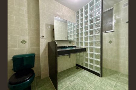 Apartamento à venda com 280m², 3 quartos e 2 vagas Apartamento à venda com 280m², 3 quartos e 2 vagasBanheiro social 2