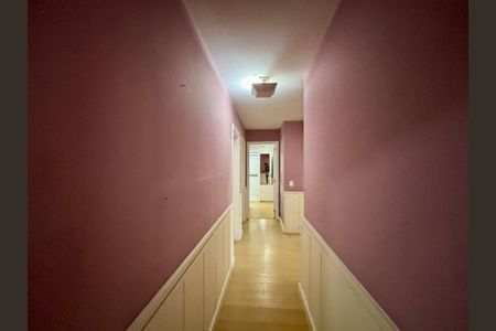 Apartamento à venda com 280m², 3 quartos e 2 vagas Apartamento à venda com 280m², 3 quartos e 2 vagasCorredores