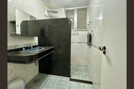 Apartamento à venda com 280m², 3 quartos e 2 vagas Apartamento à venda com 280m², 3 quartos e 2 vagasBanheiro social 1