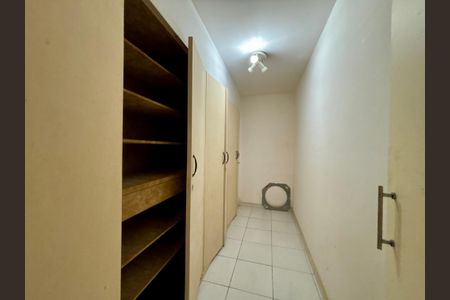 Apartamento à venda com 280m², 3 quartos e 2 vagas Apartamento à venda com 280m², 3 quartos e 2 vagasCozinha - despensa