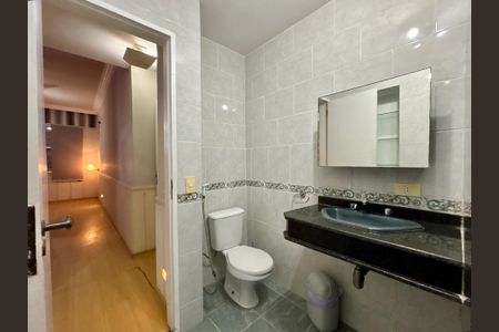 Apartamento à venda com 280m², 3 quartos e 2 vagas Apartamento à venda com 280m², 3 quartos e 2 vagasBanheiro social 1