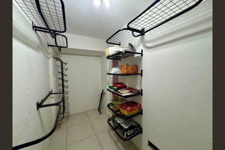 Apartamento à venda com 280m², 3 quartos e 2 vagas Apartamento à venda com 280m², 3 quartos e 2 vagasSuíte - closet
