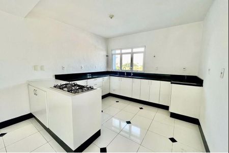 Casa à venda com 355m², 3 quartos e 7 vagas