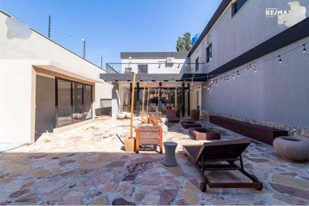 Casa à venda com 530m², 4 quartos e 8 vagas