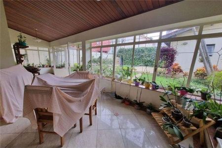 Casa à venda com 4 quartos, 422m² em Jardim Leonor, São Paulo