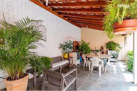 Casa à venda com 373m², 4 quartos e 4 vagas