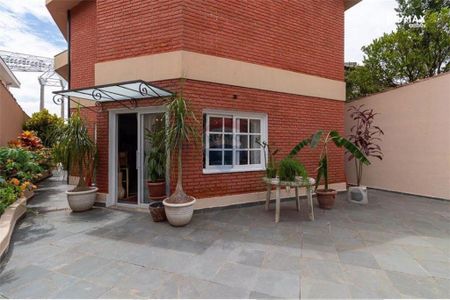 Casa à venda com 373m², 4 quartos e 4 vagas