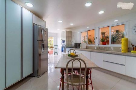 Casa à venda com 373m², 4 quartos e 4 vagas