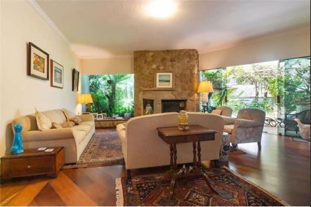 Casa à venda com 374m², 3 quartos e 6 vagas