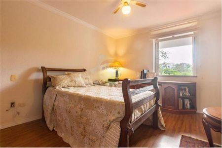 Casa à venda com 374m², 3 quartos e 6 vagas