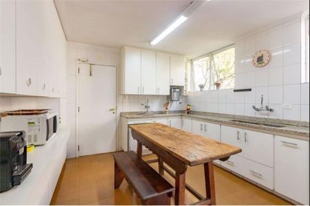 Casa à venda com 374m², 3 quartos e 6 vagas