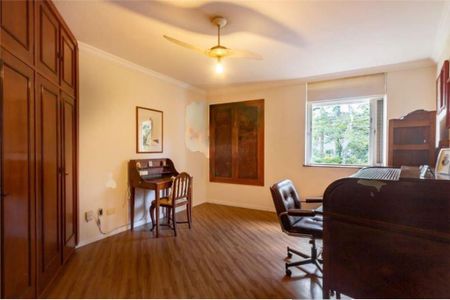 Casa à venda com 374m², 3 quartos e 6 vagas