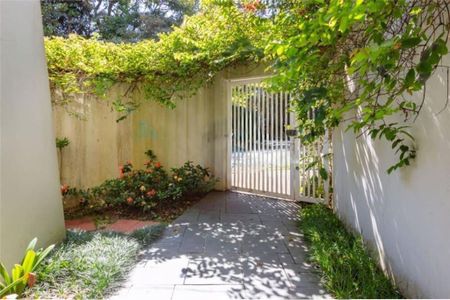 Casa à venda com 374m², 3 quartos e 6 vagas