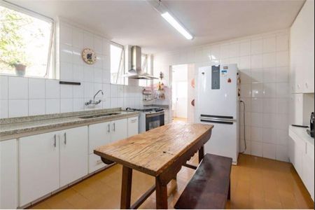 Casa à venda com 374m², 3 quartos e 6 vagas