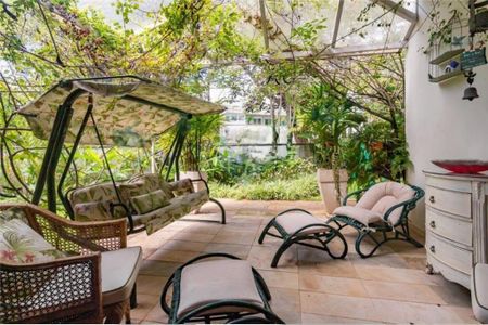 Casa à venda com 374m², 3 quartos e 6 vagas