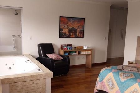 Casa à venda com 271m², 3 quartos e 3 vagas