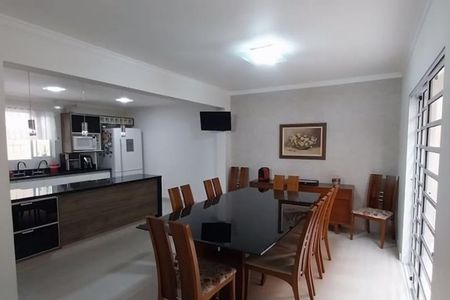 Casa à venda com 271m², 3 quartos e 3 vagas