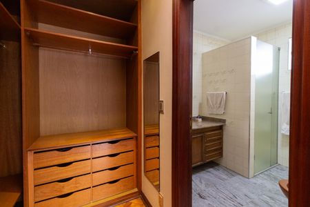 Casa à venda com 400m², 3 quartos e 4 vagasCloset da Suíte 2