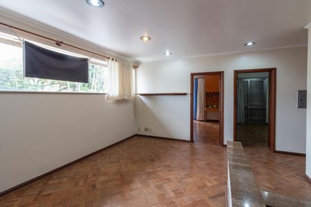 Sala de TV de casa à venda com 3 quartos, 400m² em Vila Sonia, São Paulo