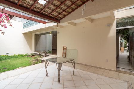 Casa à venda com 400m², 3 quartos e 4 vagasJardim - Churrasqueira