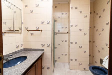 Casa à venda com 400m², 3 quartos e 4 vagasBanheiro da Suíte 1