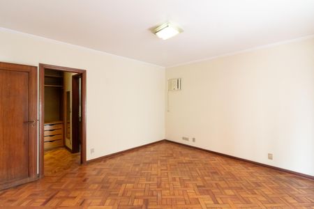 Casa à venda com 400m², 3 quartos e 4 vagasSuíte 2