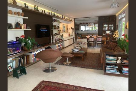 Casa à venda com 3 quartos, 425m² em Caxingui, São Paulo