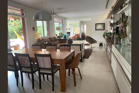 Casa à venda com 3 quartos, 425m² em Caxingui, São Paulo