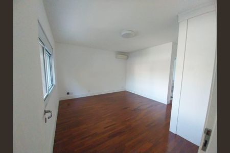 Casa à venda com 3 quartos, 425m² em Caxingui, São Paulo