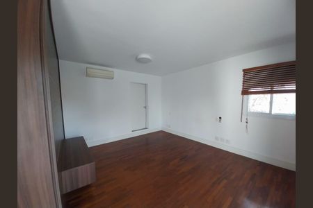 Casa à venda com 3 quartos, 425m² em Caxingui, São Paulo