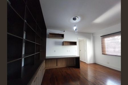 Casa à venda com 3 quartos, 425m² em Caxingui, São Paulo