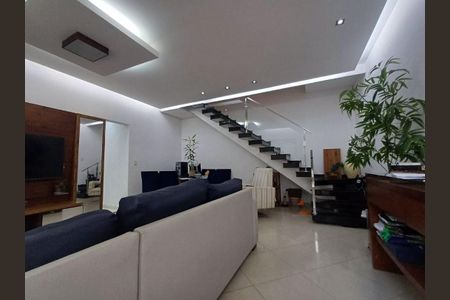 Casa à venda com 3 quartos, 136m² em Vila Carrão, São Paulo