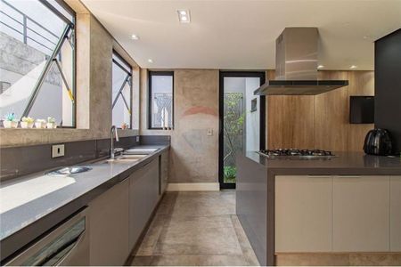 Casa à venda com 502m², 4 quartos e 4 vagas