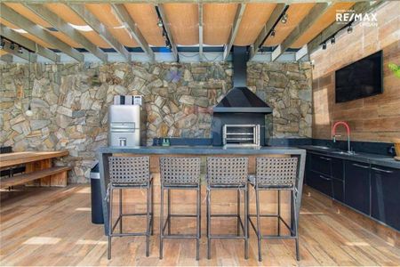 Casa à venda com 502m², 4 quartos e 4 vagas