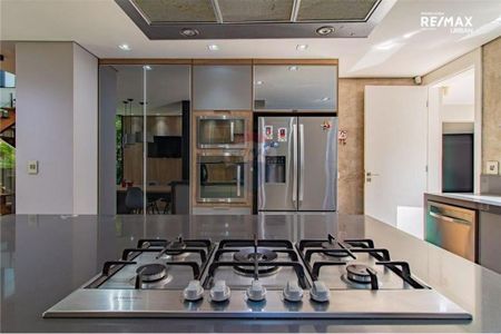 Casa à venda com 502m², 4 quartos e 4 vagas